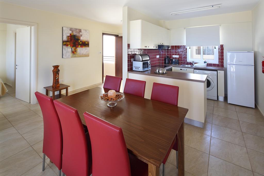 Club St. George (Adults Only) Apart otel Trimitusa Dış mekan fotoğraf